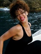 Rihanna vacation hotness