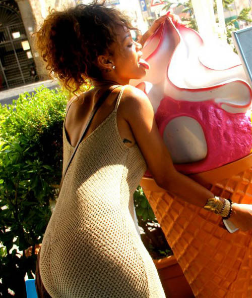 Rihanna vacation hotness Rihanna vacation hotness