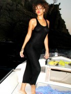Rihanna vacation hotness