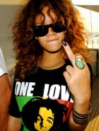 Rihanna vacation hotness