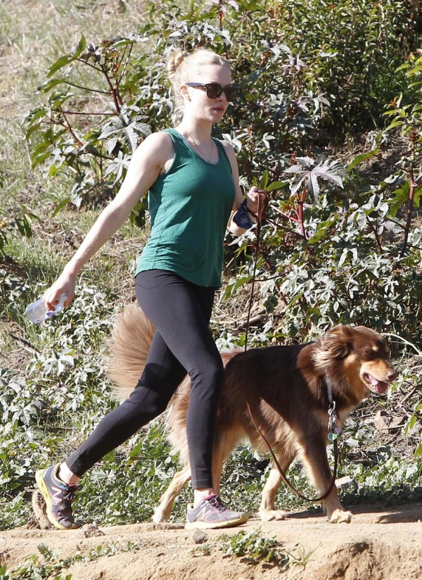 Amanda Seyfried booty in tights Amanda Seyfried booty in tights