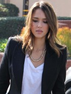Jessica Alba booty in jeans