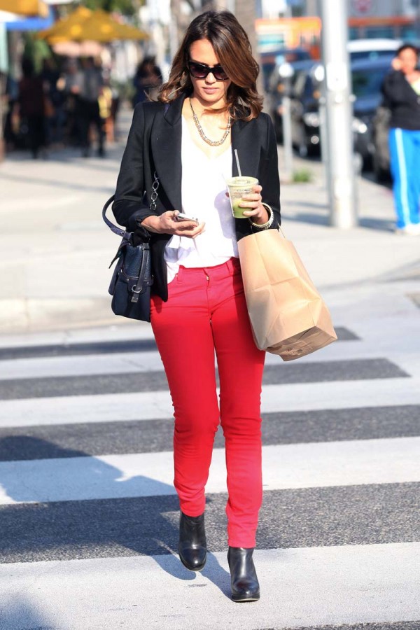 Jessica Alba booty in jeans