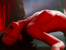 Jessica Biel striptease