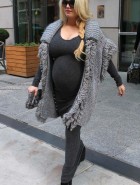 Jessica Simpson pregnant cleavage