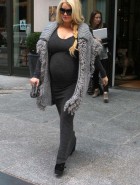 Jessica Simpson pregnant cleavage