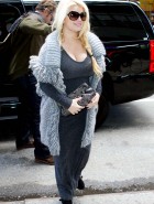 Jessica Simpson pregnant cleavage