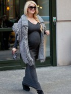 Jessica Simpson pregnant cleavage