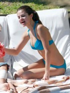 Selena Gomez bikini hot