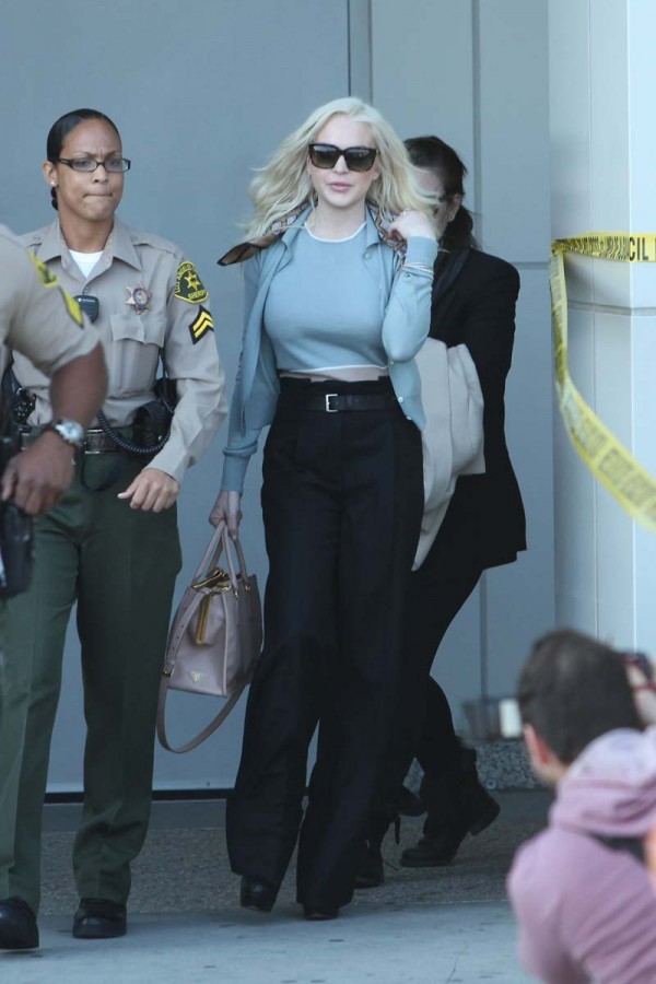 Lindsay Lohan arrives court Lindsay Lohan arrives court
