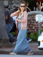 Olivia Wilde braless cleavage
