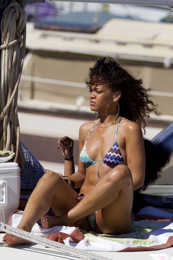 Rihanna bikini booty