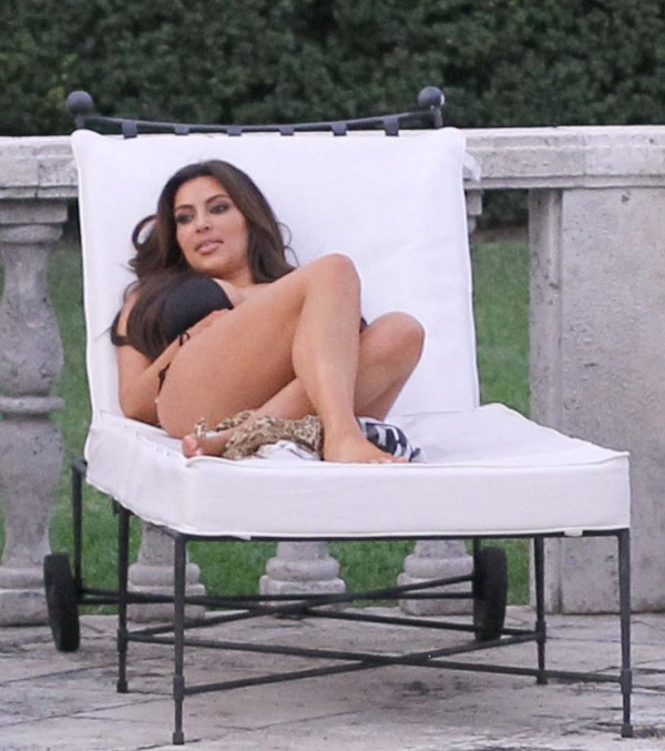 Kim Kardashian bikini booty Kim Kardashian bikini booty