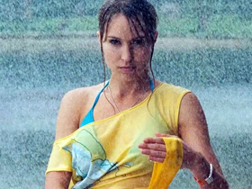 Sarah Carter sexy