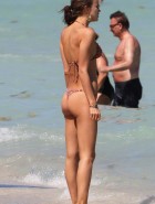 Irina Shayk thong bikini