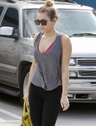 Miley Cyrus bra peek