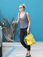 Miley Cyrus bra peek