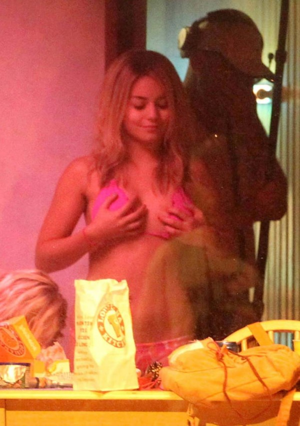 Vanessa Hudgens bikini set
