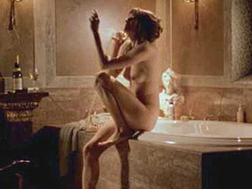 Sienna Miller Bathes Nude 116