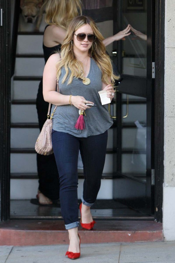 Hilary Duff busty milf Hilary Duff busty milf