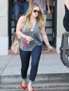 Hilary Duff busty milf