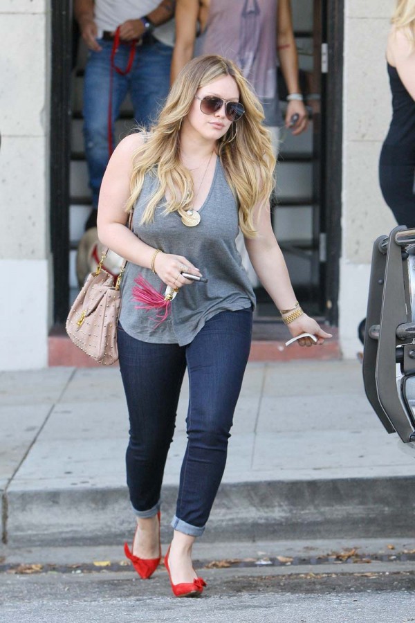 Hilary Duff busty milf Hilary Duff busty milf