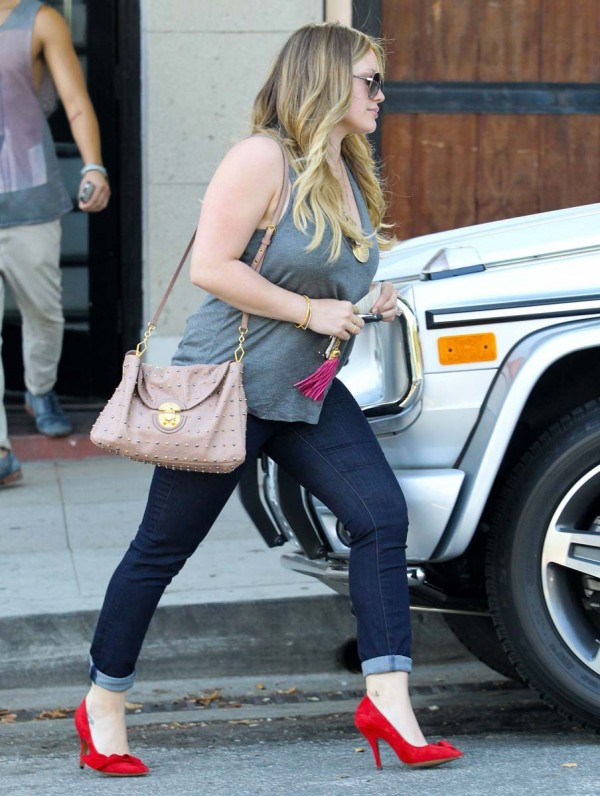 Hilary Duff busty milf Hilary Duff busty milf