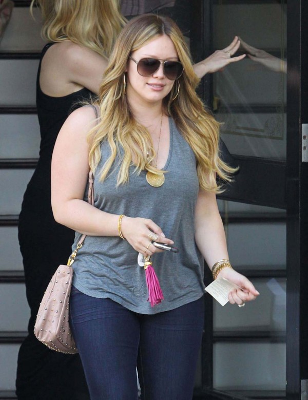 Hilary Duff busty milf Hilary Duff busty milf