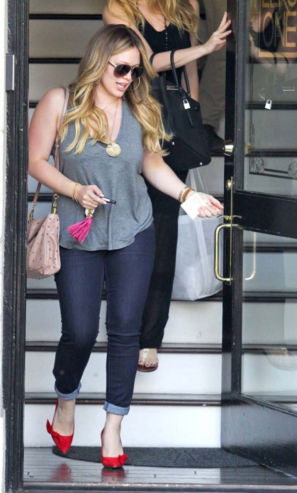 Hilary Duff busty milf Hilary Duff busty milf