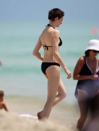 Anne Hathaway bikini