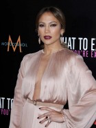 Jennifer Lopez sideboob