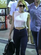 Miley Cyrus engaged