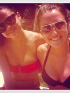 Selena Gomez bikini twitpic