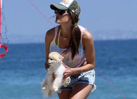 Alessandra Ambrosio beach