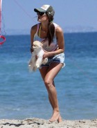 Alessandra Ambrosio beach