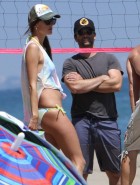 Alessandra Ambrosio beach