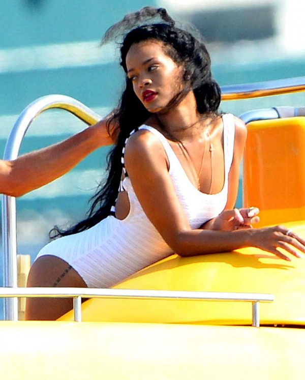 Rihanna parasailing