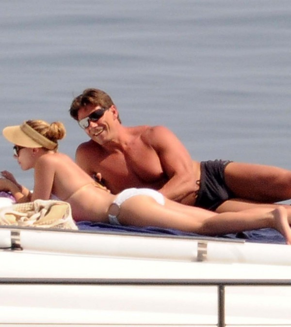 Scarlett Johansson bikini