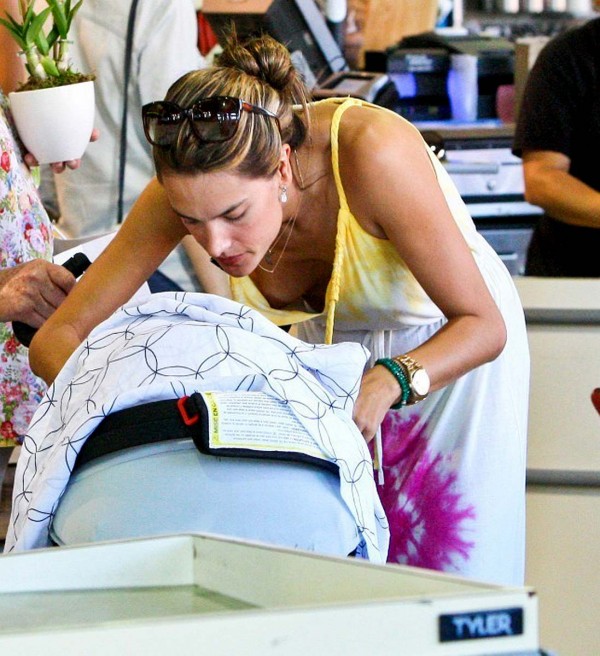 Alessandra Ambrosio oops