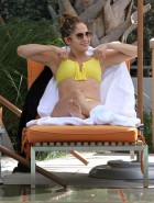 Jennifer Lopez bikini