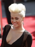 Miley Cyrus cleavy