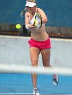 Victoria Azarenka sexy tummy