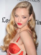 Amanda Seyfried hot red