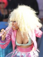 Nicki Minaj nipple slip