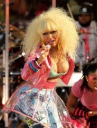 Nicki Minaj nipple slip