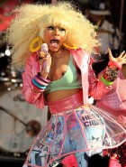 Nicki Minaj nipple slip