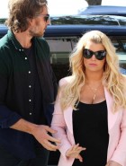 Jessica Simpson busty