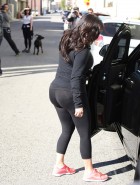 Kim Kardashian pregnant booty
