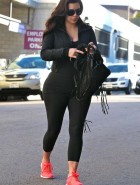 Kim Kardashian pregnant booty