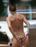 Doutzen Kroes pool